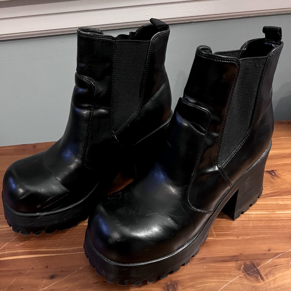 Chunky black boots Size 8